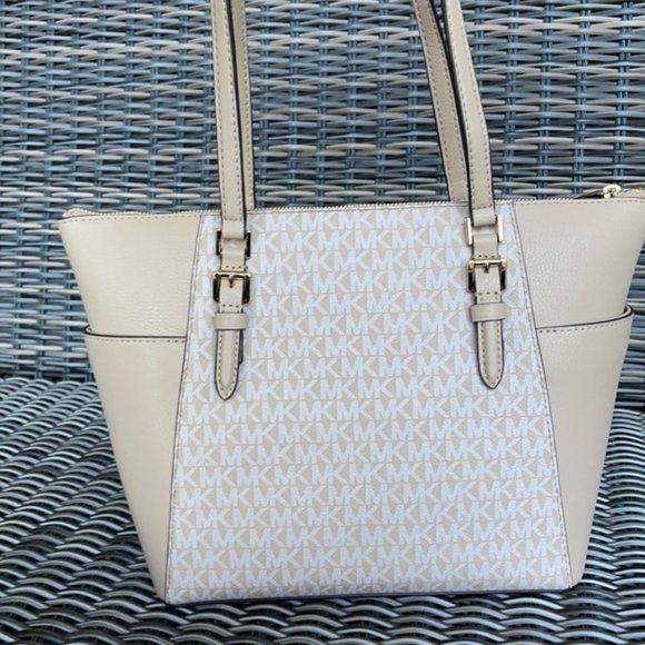Michael Kors Charlotte Large Top Zip Tote - Picture 14 of 16